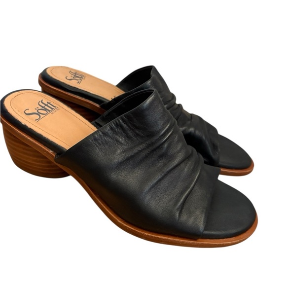 Sofft Chrissie Black Leather Heeled Slide
Sandals size 8.5 preloved - Picture 3 of 11